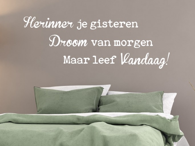 "Herinner je gisteren, droom van maar leef vandaag!"